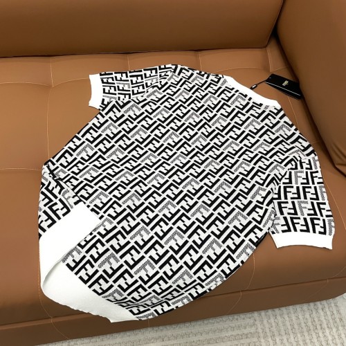 高品質♪♪♪ 2025 フェンディ 新作 半袖Tシャツ コピー