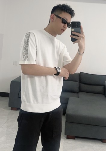 入手困難品！2025 ディオール 新作 半袖Tシャツ 偽物