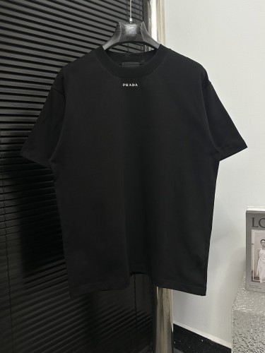 完売前に！ 2025 プラダ 新作 半袖Tシャツ 偽物