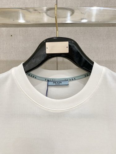 即発送！2025 プラダ 新作 半袖Tシャツ スーパーコピー