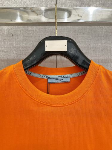 ☆超人気☆ 2025 プラダ 新作 半袖Tシャツ 偽物