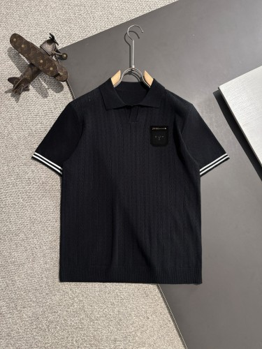 注目度抜群！ 2025 プラダ 新作 半袖Tシャツ 偽物