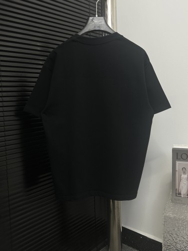 完売前に！ 2025 プラダ 新作 半袖Tシャツ 偽物
