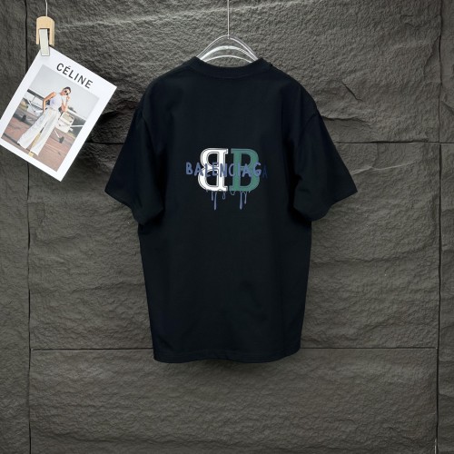 注目度抜群！2025 バレンシアガ 新作 半袖Tシャツ 偽物