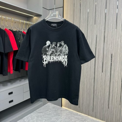 注目度抜群！2025 バレンシアガ 新作 半袖Tシャツ 偽物