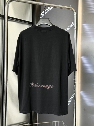 使い勝手良し 2025 バレンシアガ 新作 半袖Tシャツ 偽物