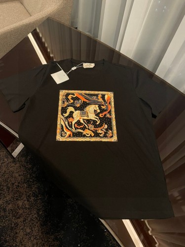 肌触り最高な 2025 エルメス 新作 半袖Tシャツ コピー 2色