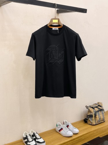 入手困難！ 2025 エルメス 新作 半袖Tシャツ 偽物