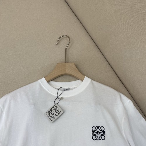 目を惹くカラー 2025 ロエベ 新作 半袖Tシャツ 偽物