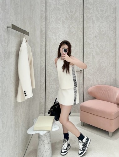 注目度抜群！2025 ディオール 新作 セットアップ コピー