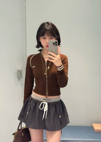 目を惹くカラー 2025 ミュウミュウ 新作 ニット コピー