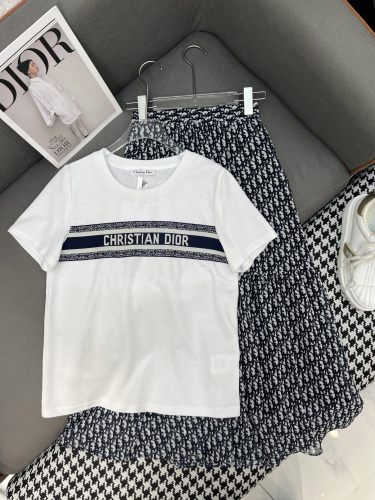 注目度抜群！2025 ディオール 新作 セットアップ コピー