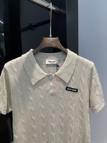 入手困難！2025 ミュウミュウ 新作 半袖Tシャツ コピー