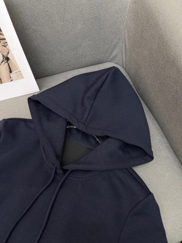 完売必至 2025 プラダ 新作 セットアップ 偽物 2色