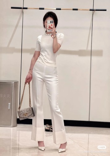 注目度抜群！2025 ヴァレンティノ 新作 半袖Tシャツ スーパーコピー