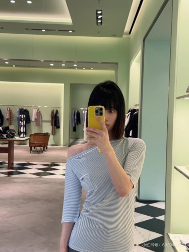 人気No1★ 2025 プラダ 新作 半袖Tシャツ コピー