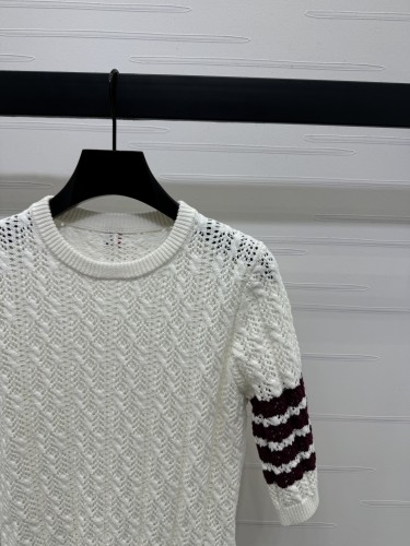 一目惚れ♪ 2025 トム·ブラウン 新作 半袖Tシャツ 偽物