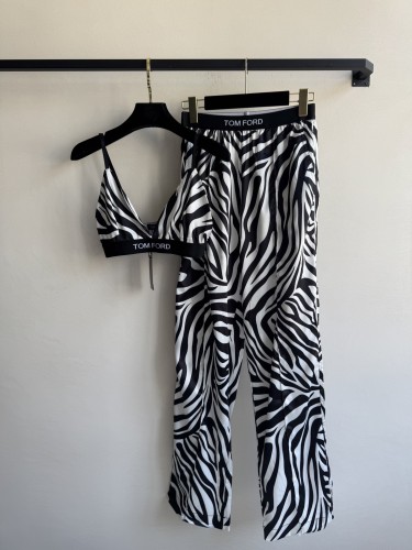 【限定カラー】2025 トム·ブラウン 新作 セットアップ コピー