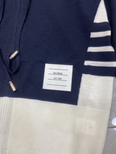 送料込 2025 トム·ブラウン 新作 セットアップ スーパーコピー