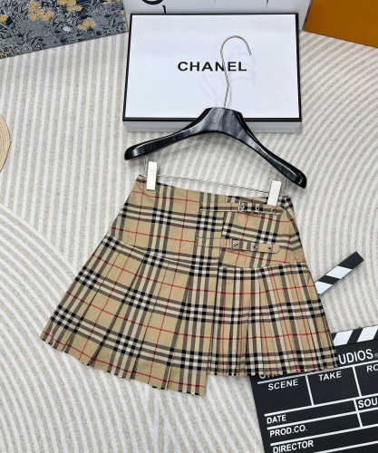 【使い勝手抜群】2025 バーバリー 新作 スカート 偽物