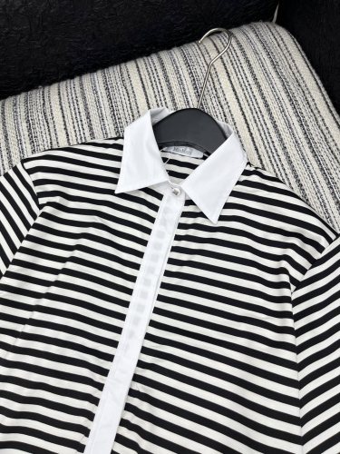 一目惚れ♪ 2025 マックスマーラ 新作 半袖Tシャツ 偽物