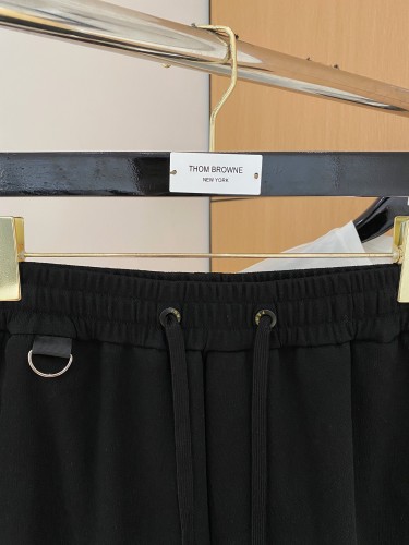 日本未入荷 2025 フェンディ 新作 ショートパンツ コピー