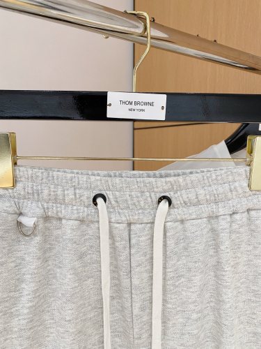 完売必至 ★ 2025 フェンディ 新作 ショートパンツ 偽物