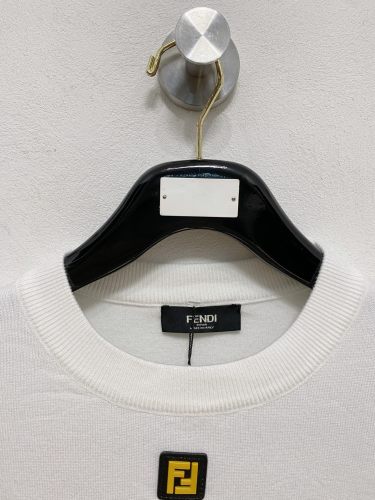 お洒落 2025 フェンディ 新作 ニット 偽物