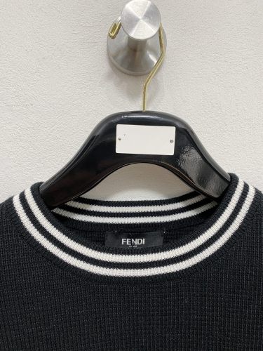 送料込 2025 フェンディ 新作 ニット コピー