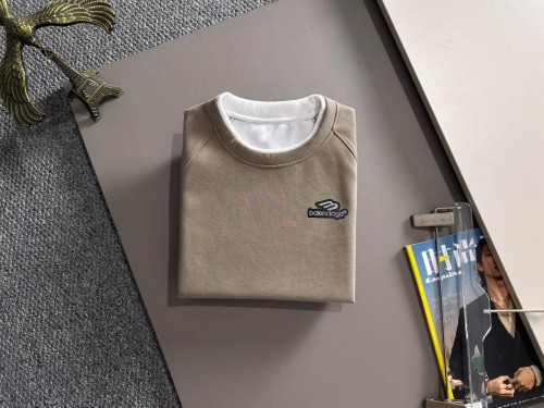 注目度抜群！2025 バレンシアガ 新作 パーカー スーパーコピー