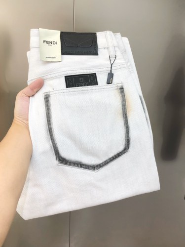 日本未入荷 2025 フェンディ 新作 カジュアルパンツ 偽物