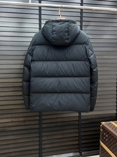 【大特価】2025 フェンディ 新作 ダウンジャケット スーパーコピー