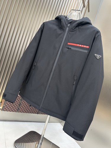 肌触り最高な 2025 プラダ 新作 ダウンジャケット 偽物