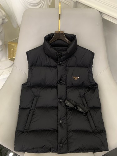 定番人気！2025 プラダ 新作 ダウンベスト 偽物