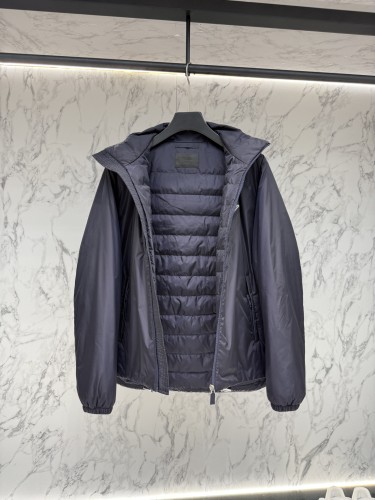 完売必至 2025 プラダ 新作 ダウンジャケット 偽物