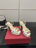 使い勝手良し 2026 ヴァレンティノ 新作 ハイヒール 偽物