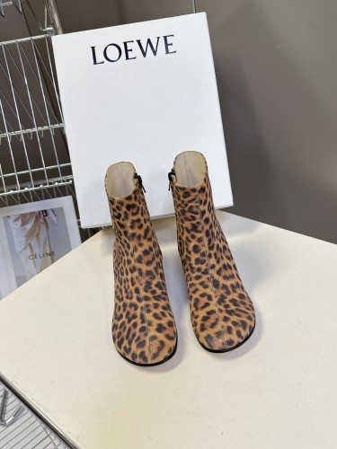 世界中で大人気♪ 2026 ロエベ 新作 ブーツ 偽物