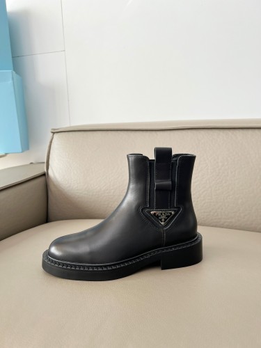 定番人気！2026 プラダ 新作 ブーツ 偽物