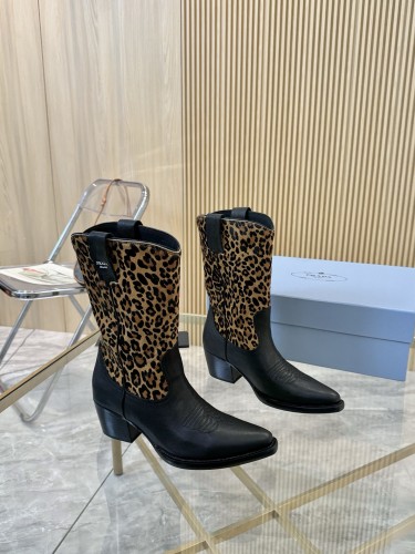 注目アイテム♡ 2026 プラダ 新作 ブーツ 偽物