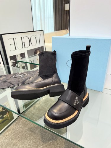 日本未入荷 2026 プラダ 新作 ブーツ コピー