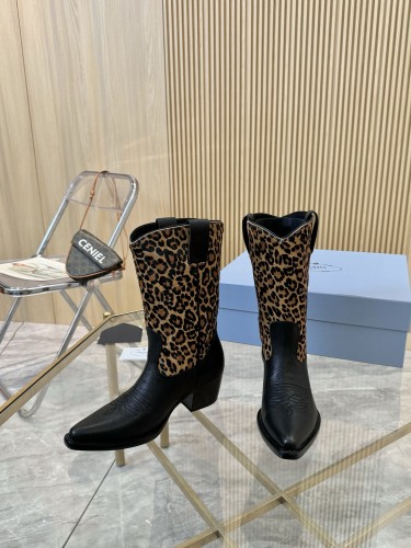 注目アイテム♡ 2026 プラダ 新作 ブーツ 偽物