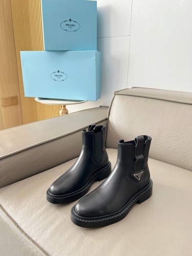 定番人気！2026 プラダ 新作 ブーツ 偽物