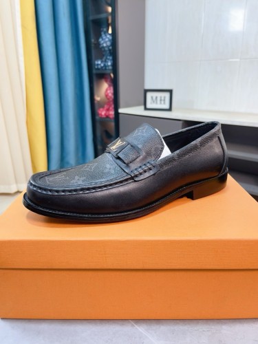 注目度抜群！2026 ルイヴィトン 新作 革靴 偽物