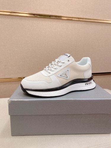 注目度抜群！2026 プラダ 新作 スニーカー スーパーコピー