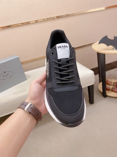 定番人気！2026 プラダ 新作 スニーカー スーパーコピー