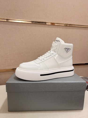 人気急上昇 2026 プラダ 新作 スニーカー スーパーコピー