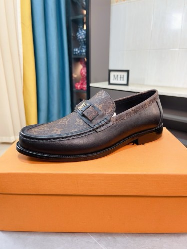 使い勝手良 2026 ルイヴィトン 新作 革靴 スーパーコピー