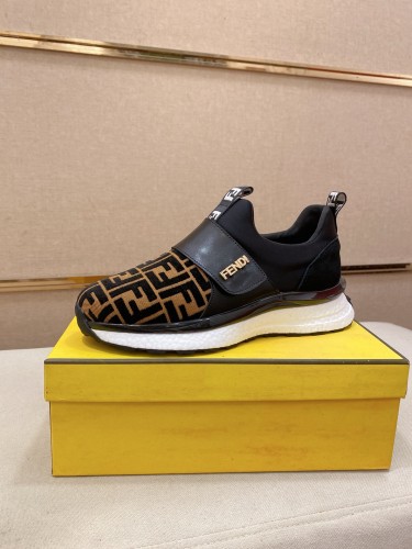 激安価格！2026 フェンディ 新作 スニーカー 偽物