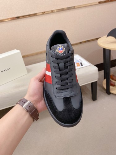 完売必至 2026 バリー 新作 スニーカー コピー