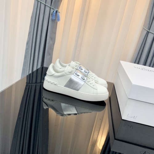 【大特価】2026 ヴァレンティノ 新作 男女兼用 スニーカー コピー